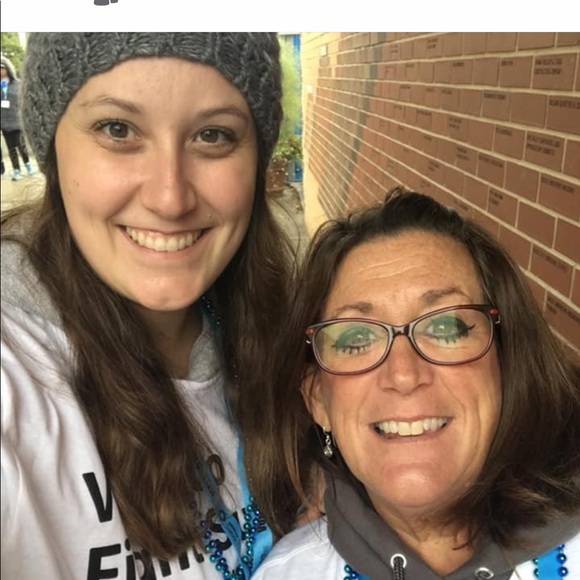 Meet your Posher, Julie - Picture 2 of 3